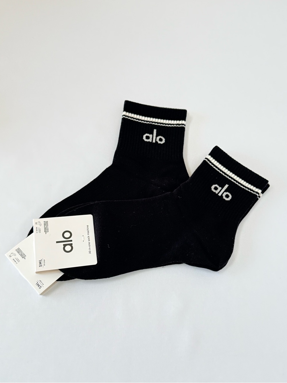 Alo Throwback Black Crew Socks 2 | Size 6-10